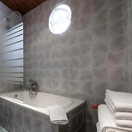 Дом отдыха Casa Do Farol - Charming Townhouse Лагуш